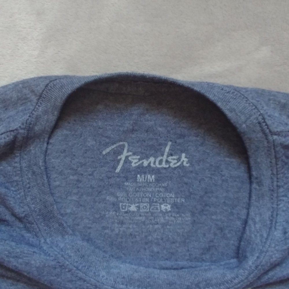 🎸 Fender Tee - Picture 2 of 4